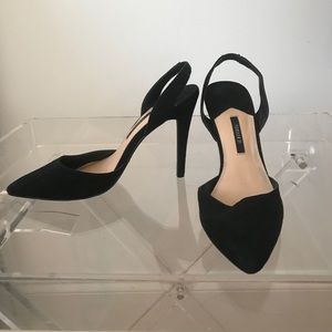 Black heels - NEVER BEEN WORN!